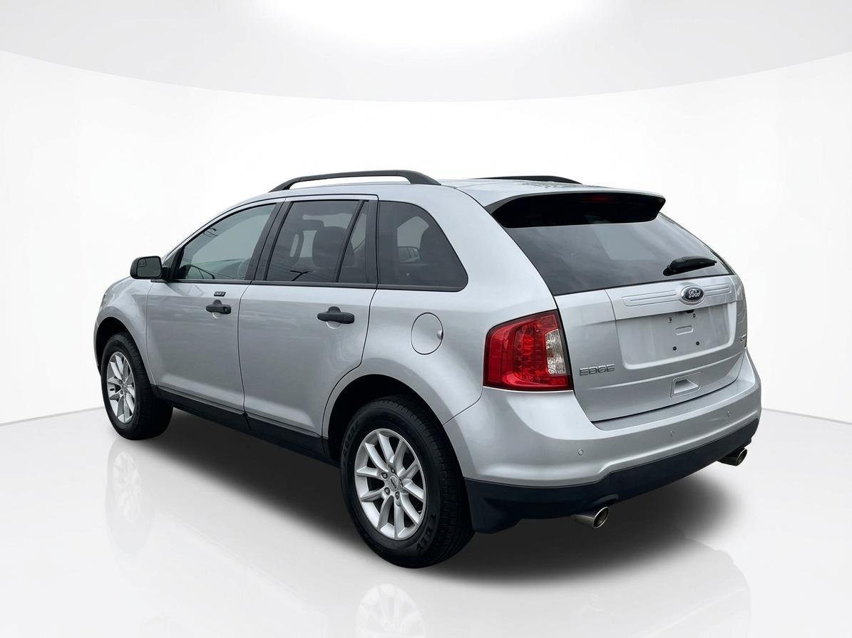 Used 2013 Ingot Silver Metallic Ford SE image 11