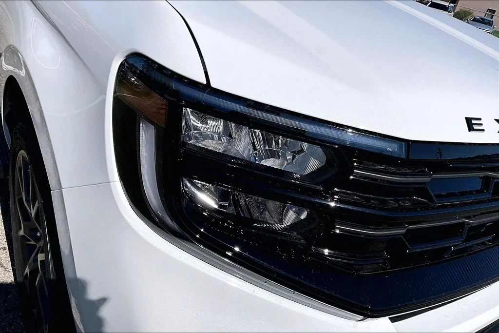 New 2026 White Ford MAX Platinum® image 34