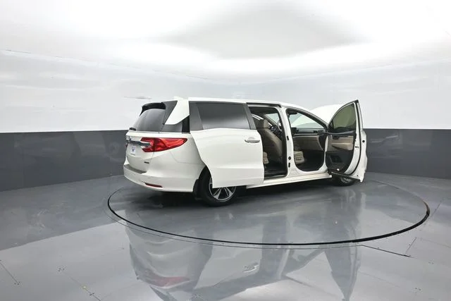 Certified Used 2018 Diamond White Honda Touring image 41