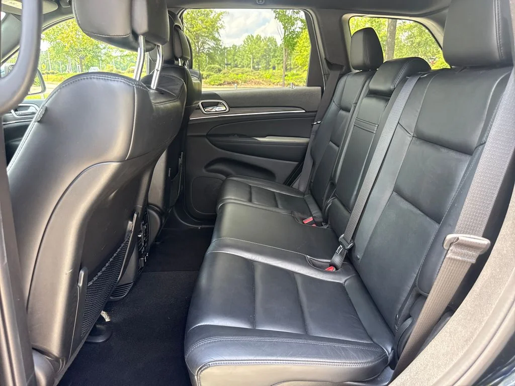 Used 2020 Diamond Black Jeep Limited image 31