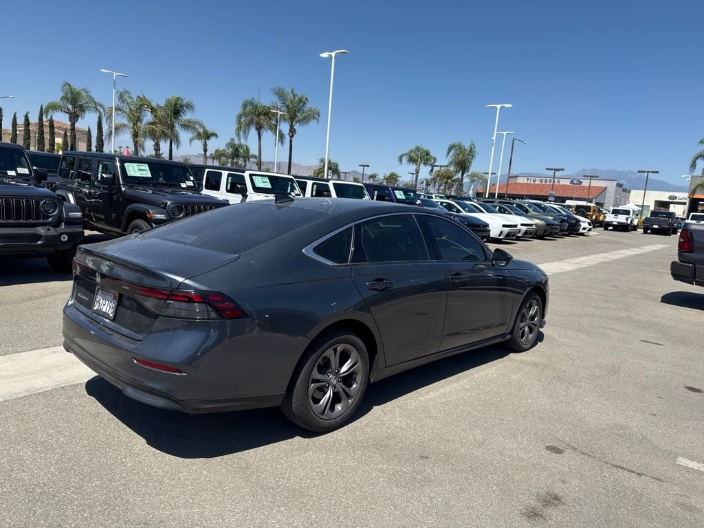 Used 2024  Honda EX image 7