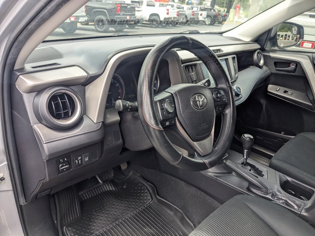 Used 2018  Toyota LE image 13