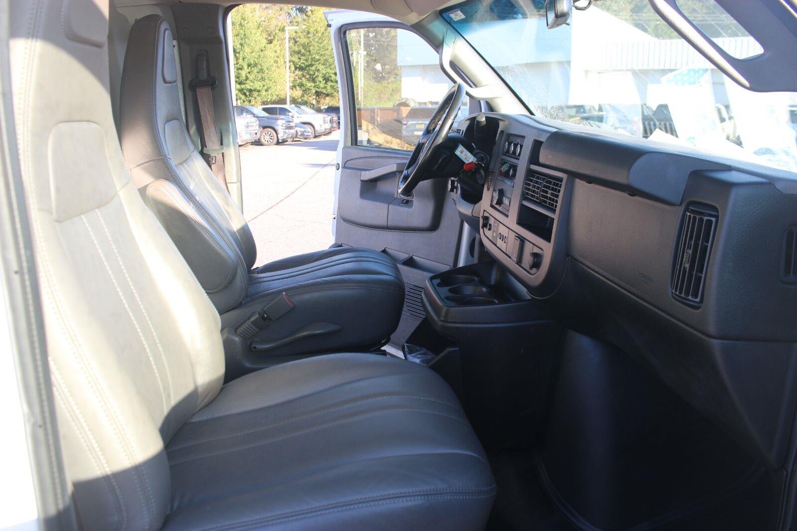 Used 2021 SUMMIT WHITE Chevrolet RWD 2500 155" image 30