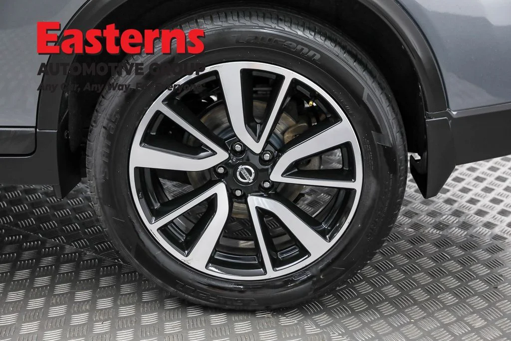 Used 2019 Gray Nissan SL image 35