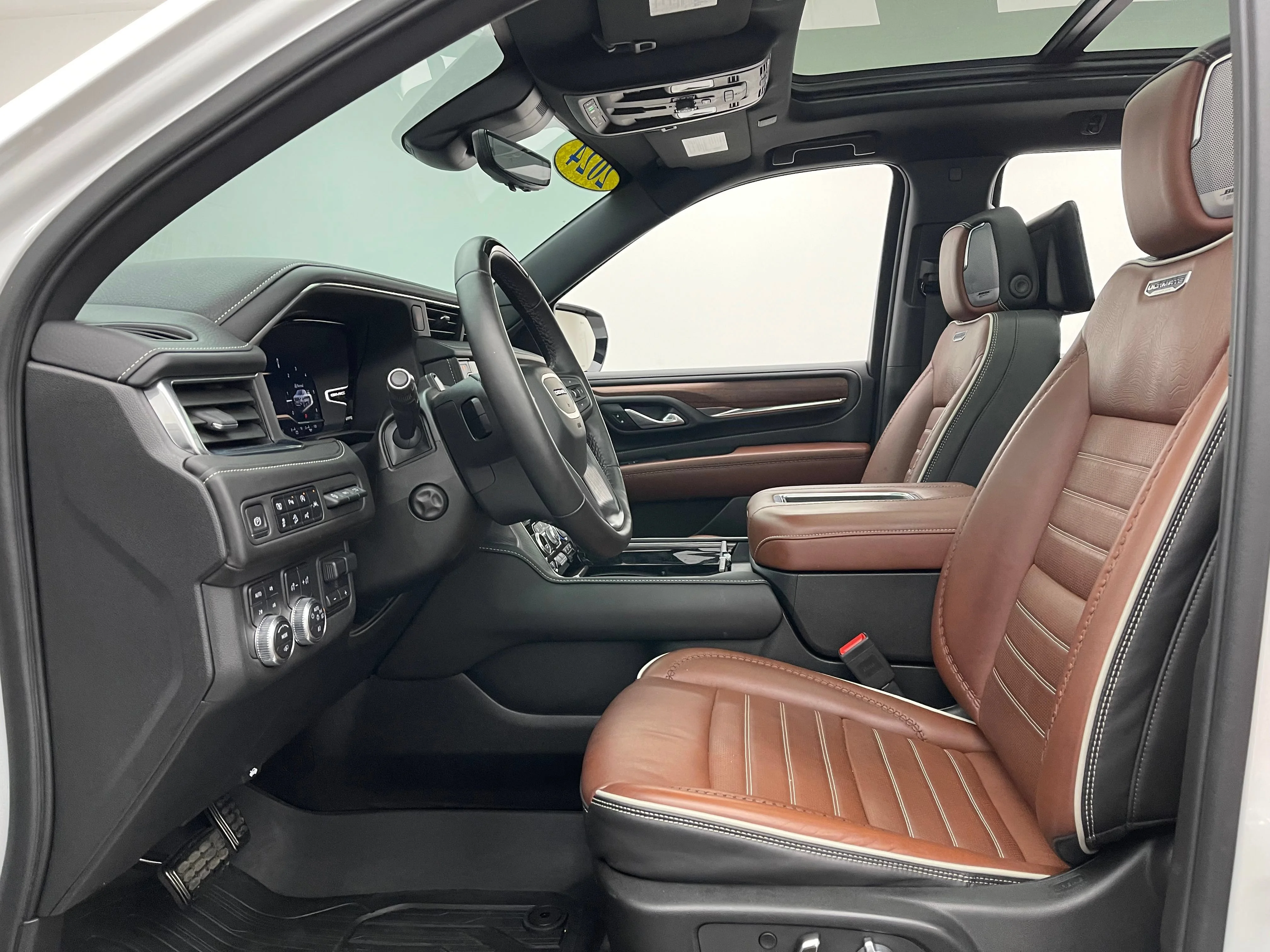 Used 2024 White Frost Tricoat GMC Denali Ultimate image 23