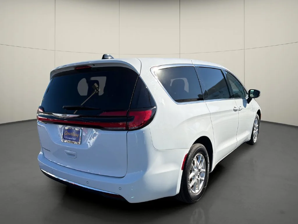Used 2024 White Chrysler Touring L image 5