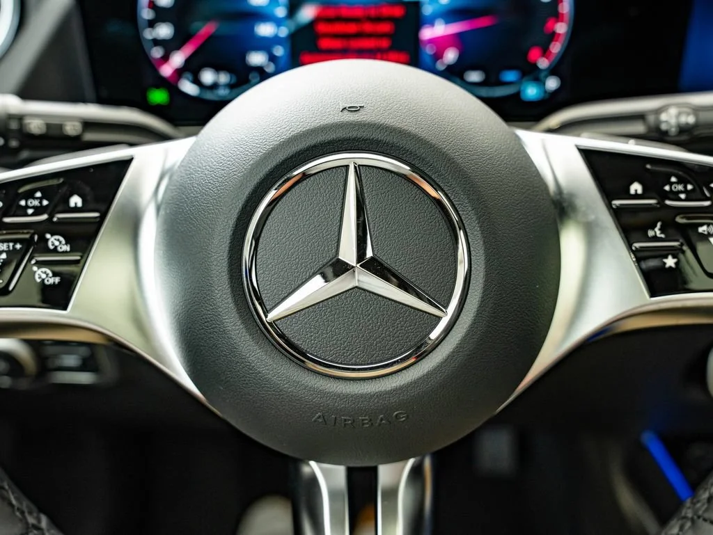 New 2026 Cirrus Silver Metallic Mercedes-Benz GLA 250 image 31