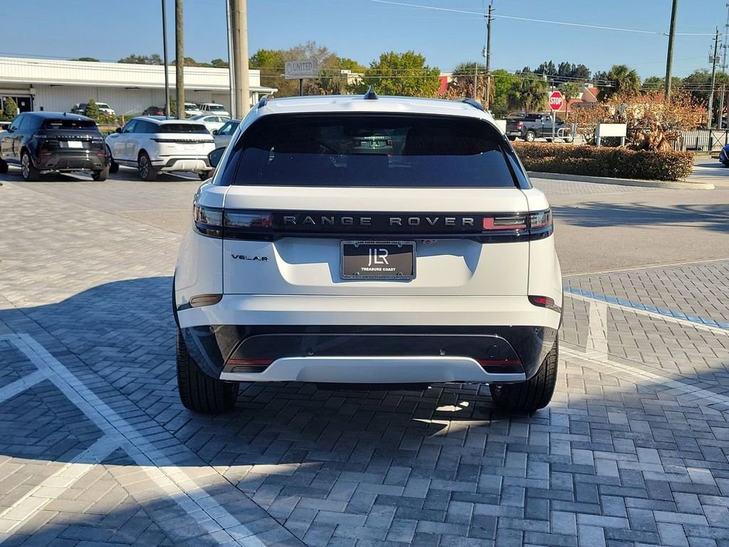 New 2026 Fuji White Land Rover Dynamic SE image 4