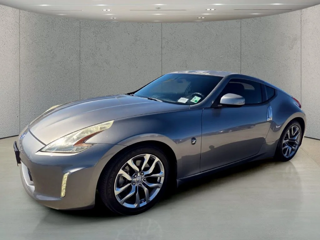 Used 2014 Gray Nissan Base image 8