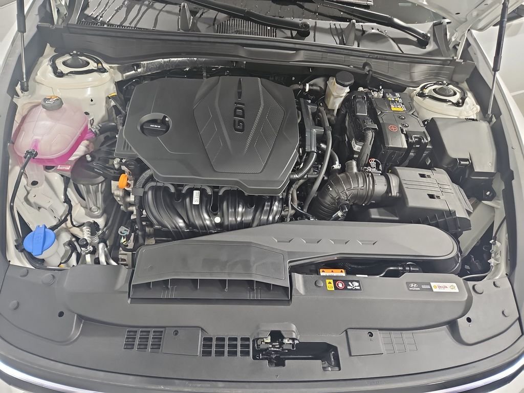 Used 2025 White Hyundai SEL image 22