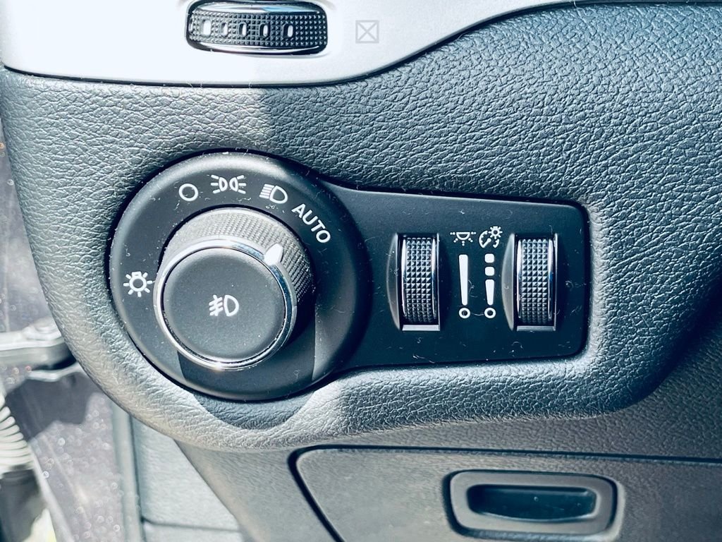 Used 2018 Gray Jeep Trailhawk image 14