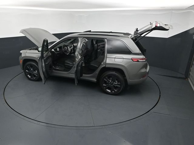 New 2027 Gray Jeep Limited Reserve image 27