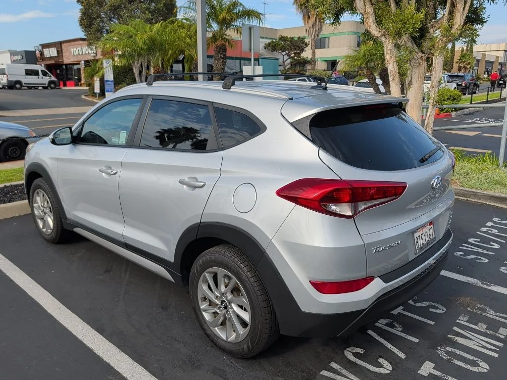 Used 2017 Silver Hyundai SE image 3