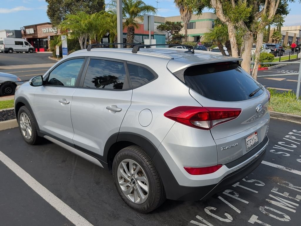 Used 2017 Molten Silver Hyundai SE image 3