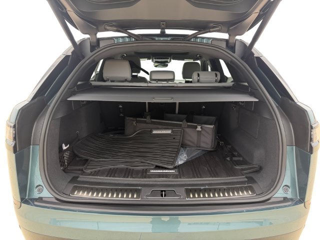 Used 2026 Green Land Rover Dynamic SE image 18