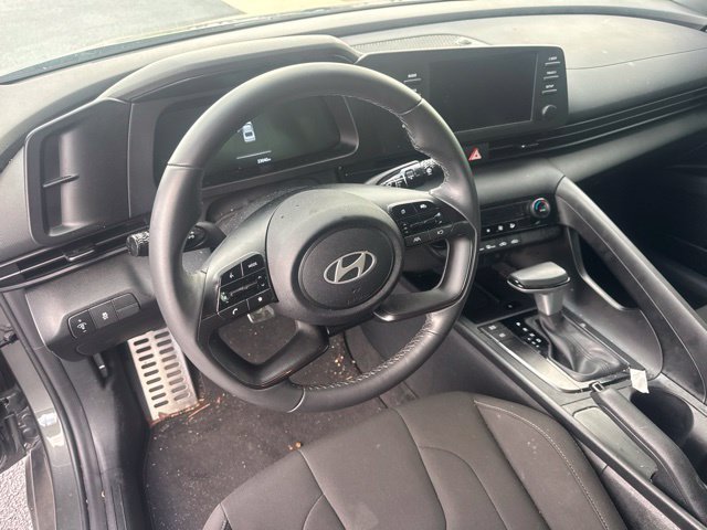 Used 2025 Gray Hyundai SEL Sport image 14