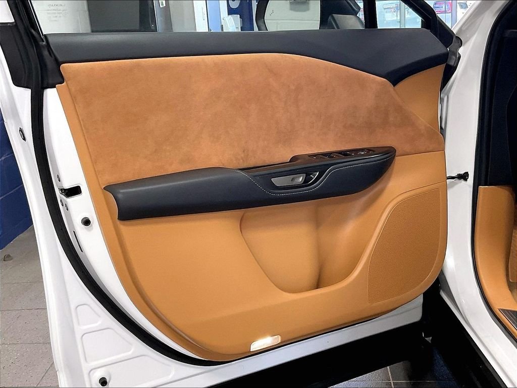 Used 2023 White Lexus 450e Luxury image 9