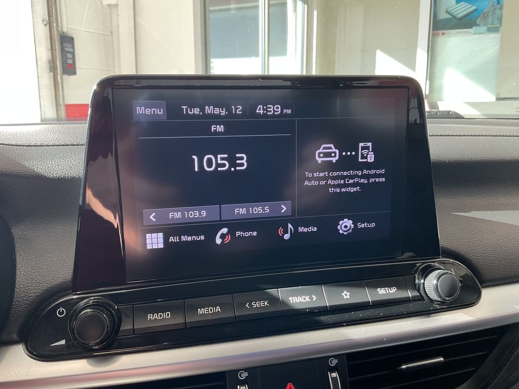 Used 2023 White Kia LXS image 22
