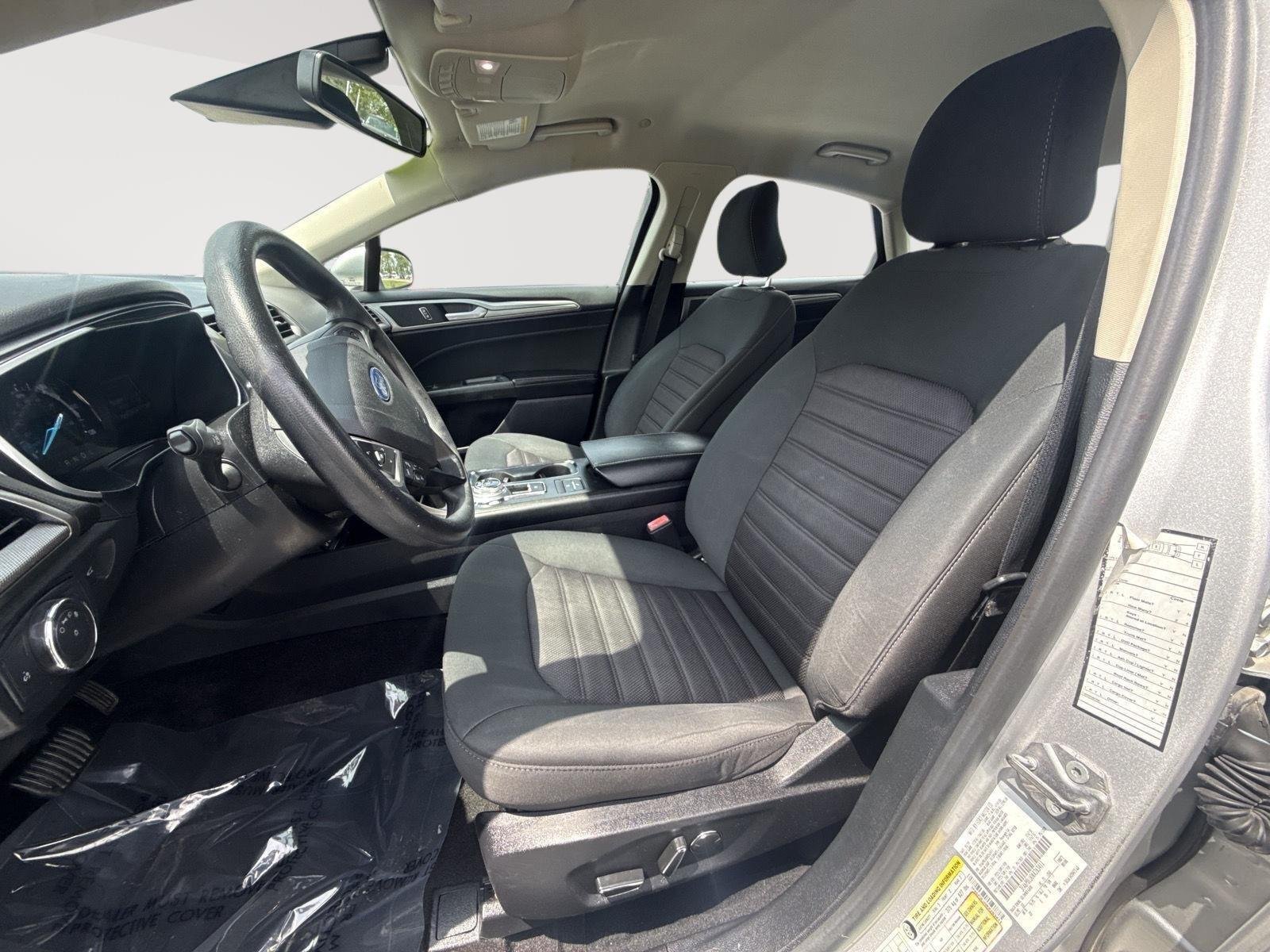 Used 2019 Ingot Silver Ford SE image 3