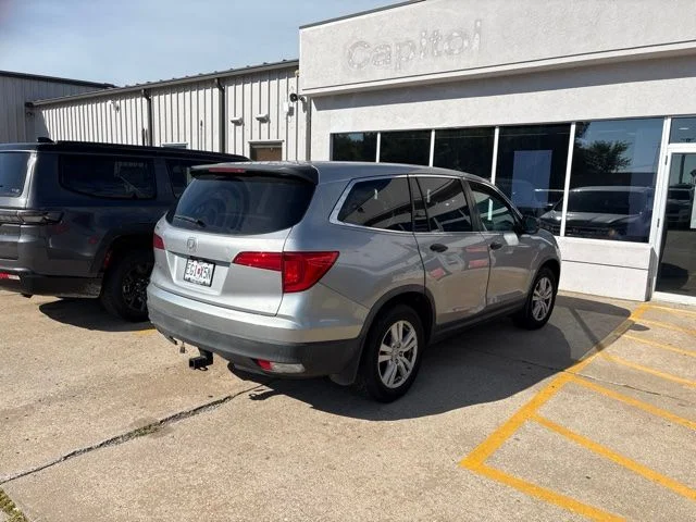 Used 2017  Honda LX image 5