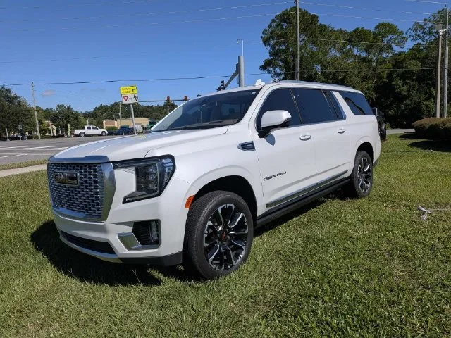 Used 2022 WHITE FROST TRICOAT GMC Denali image 7
