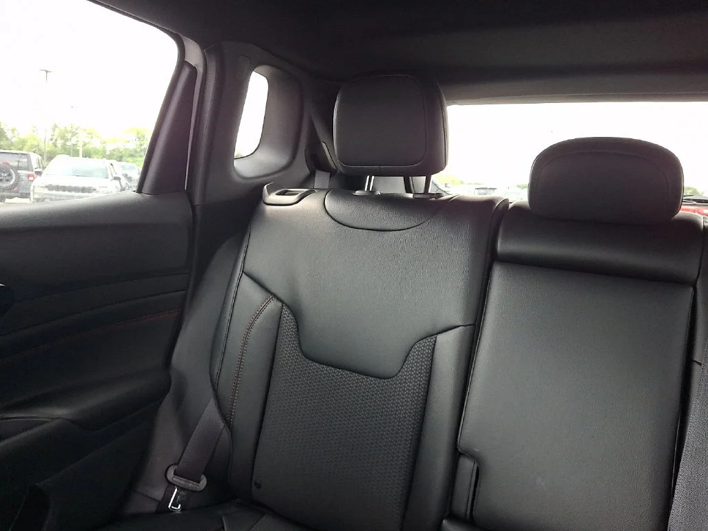 New 2026 Bright White Clear-Coat Exterior Paint Jeep Trailhawk image 13
