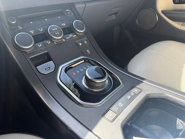 Used 2019 Silver Land Rover SE image 7