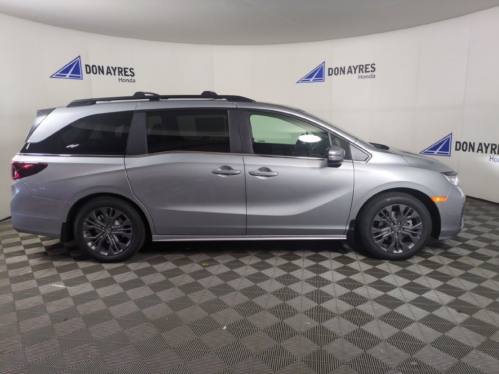 New 2027 Solar Silver Metallic Honda Touring image 7