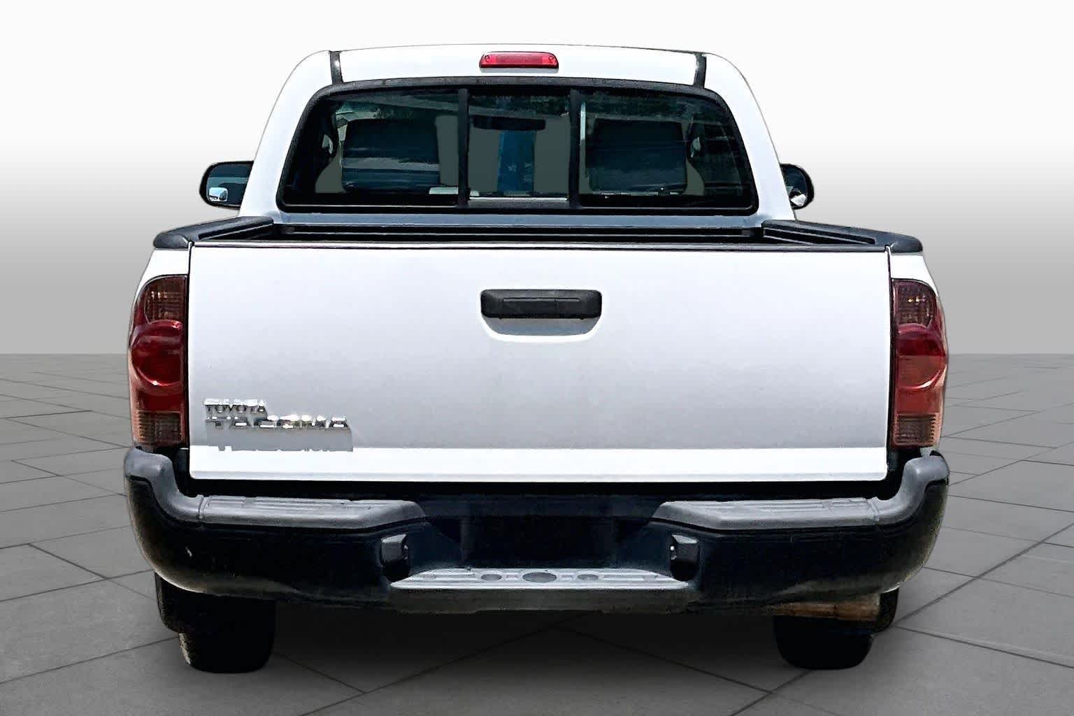 Used 2013 Super White Toyota  image 4