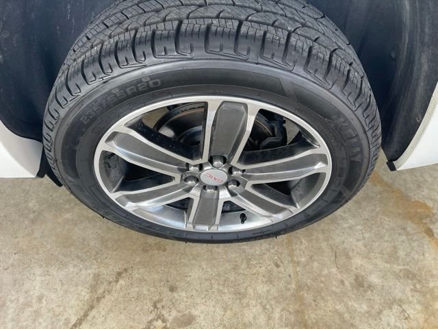 Used 2019 White GMC Denali image 7