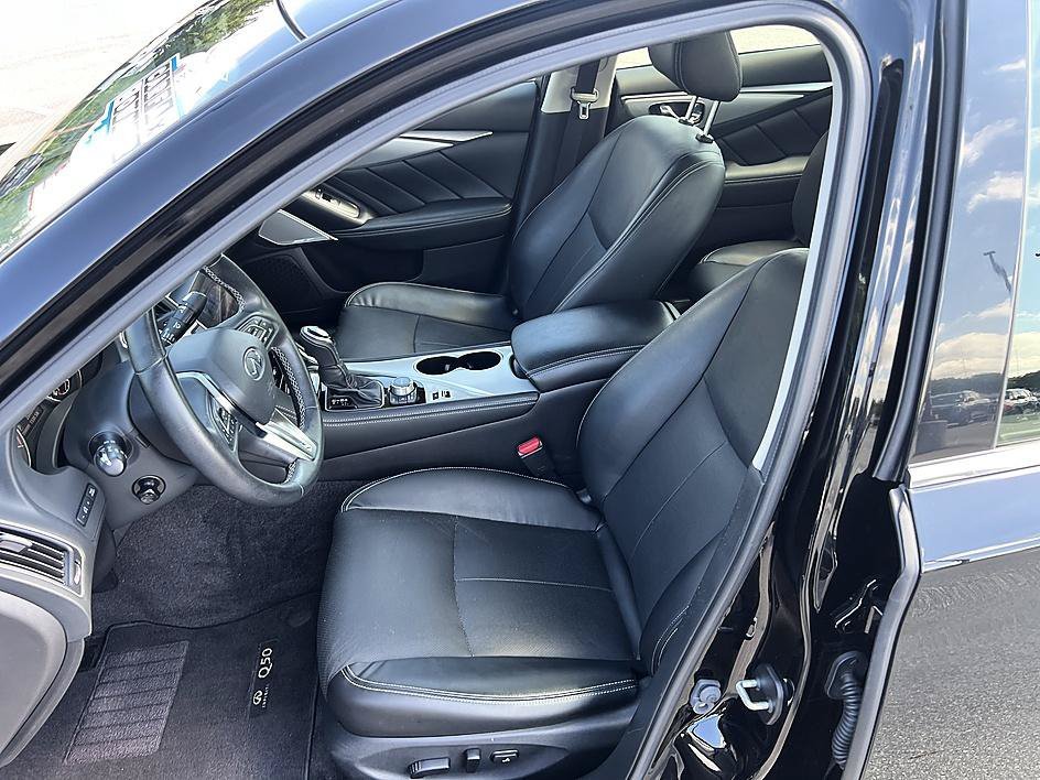 Used 2023 Black Obsidian INFINITI LUXE image 13