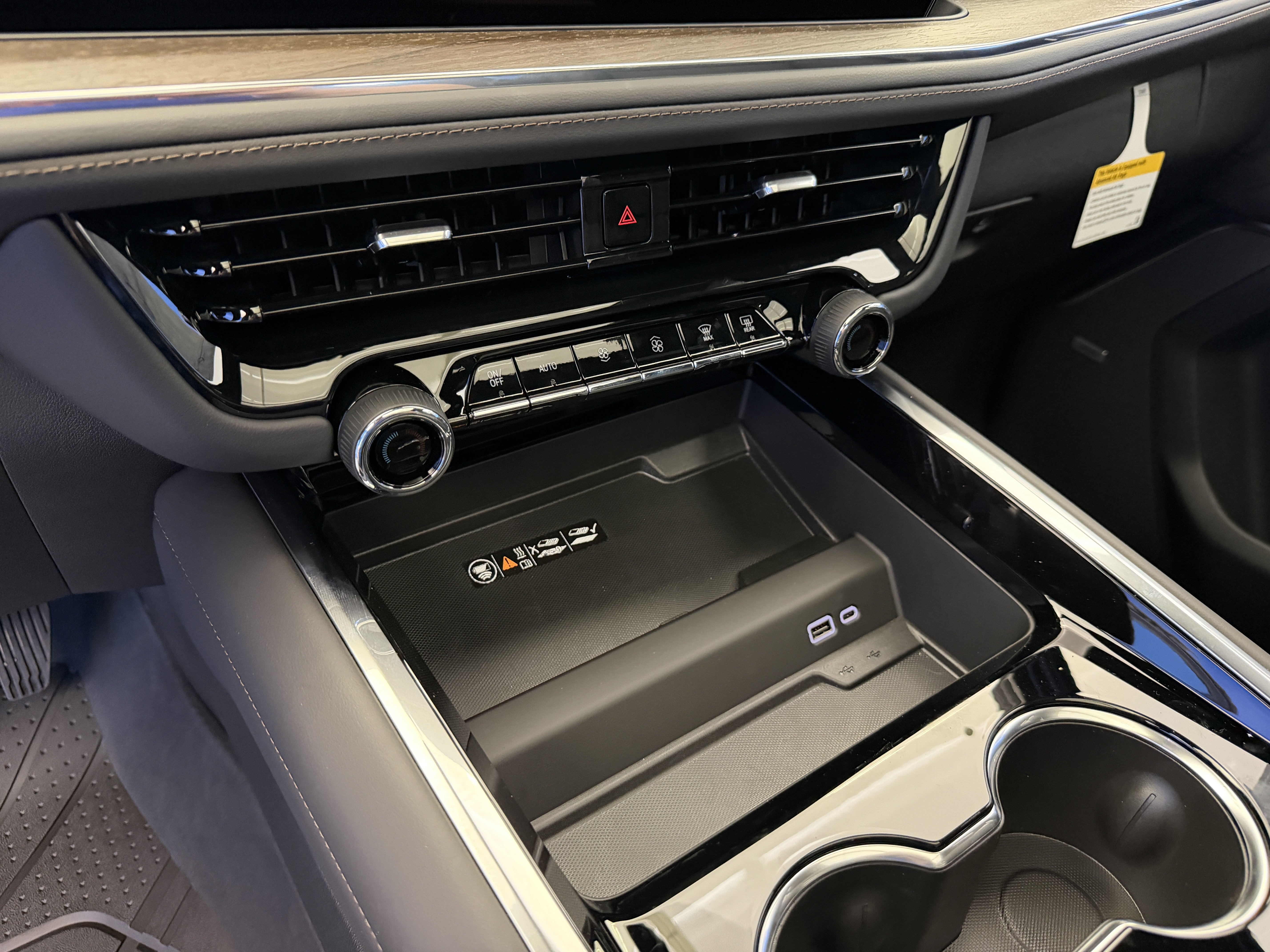 2026 Chevrolet Suburban High Country - Photo 26