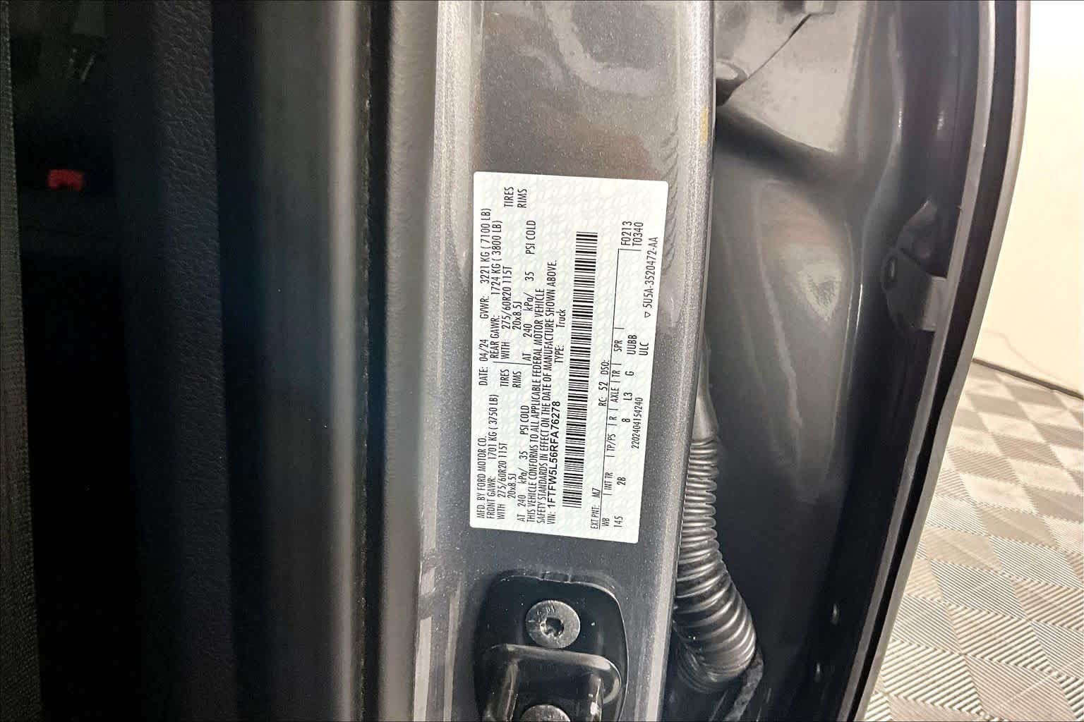 Used 2024 Carbonized Gray Metallic Ford LARIAT image 33