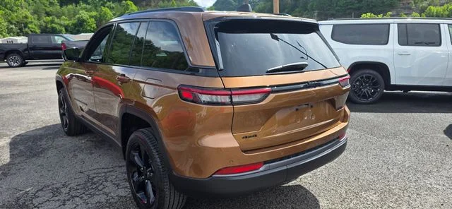 New 2026 Copper Shino Metallic Clear-Coat Exterior Paint Jeep Limited image 7