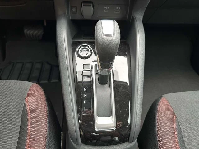 2025 Nissan Versa Sedan SR - Photo 23
