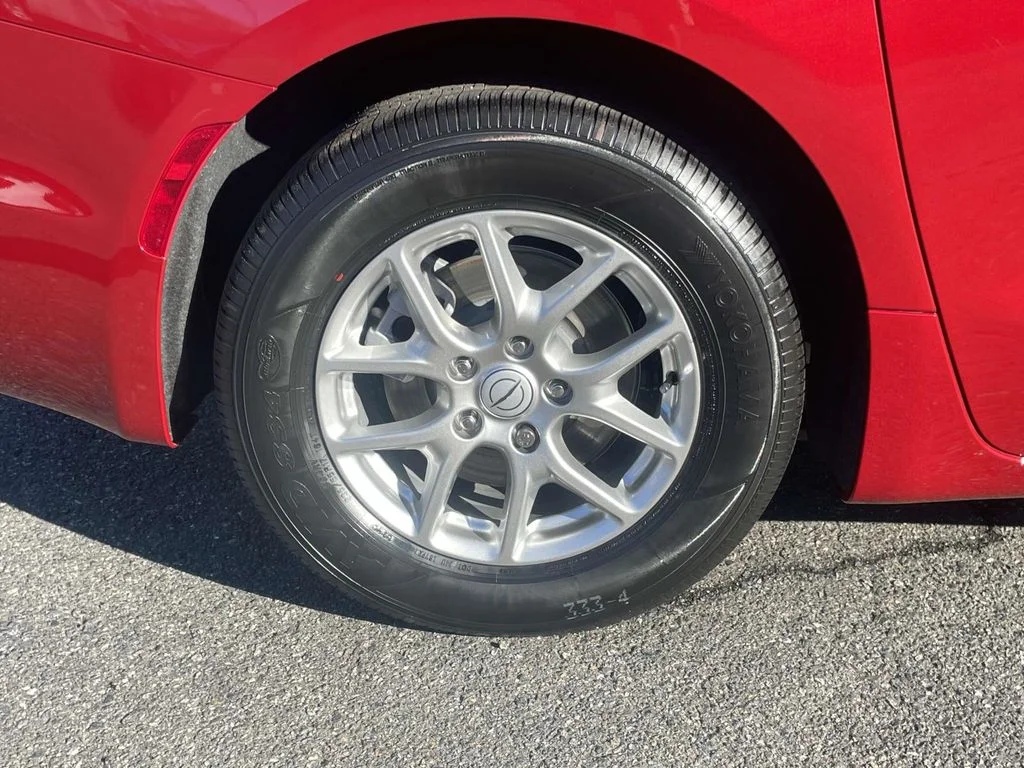 New 2026 Red Hot Pearl-Coat Exterior Paint Chrysler Select image 9
