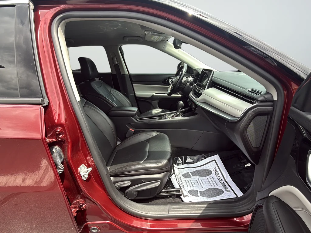 Used 2022 Red Jeep Limited image 9