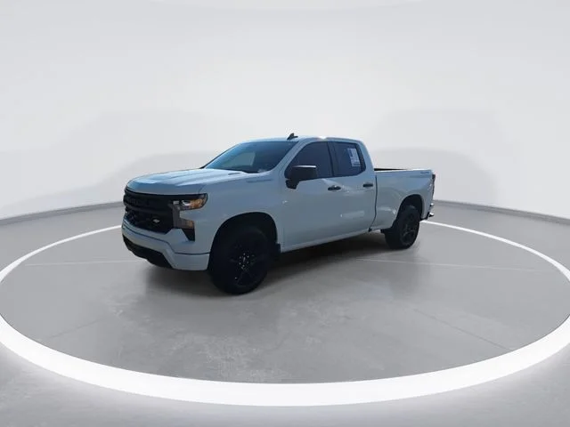 Used 2025 White Chevrolet Custom image 4