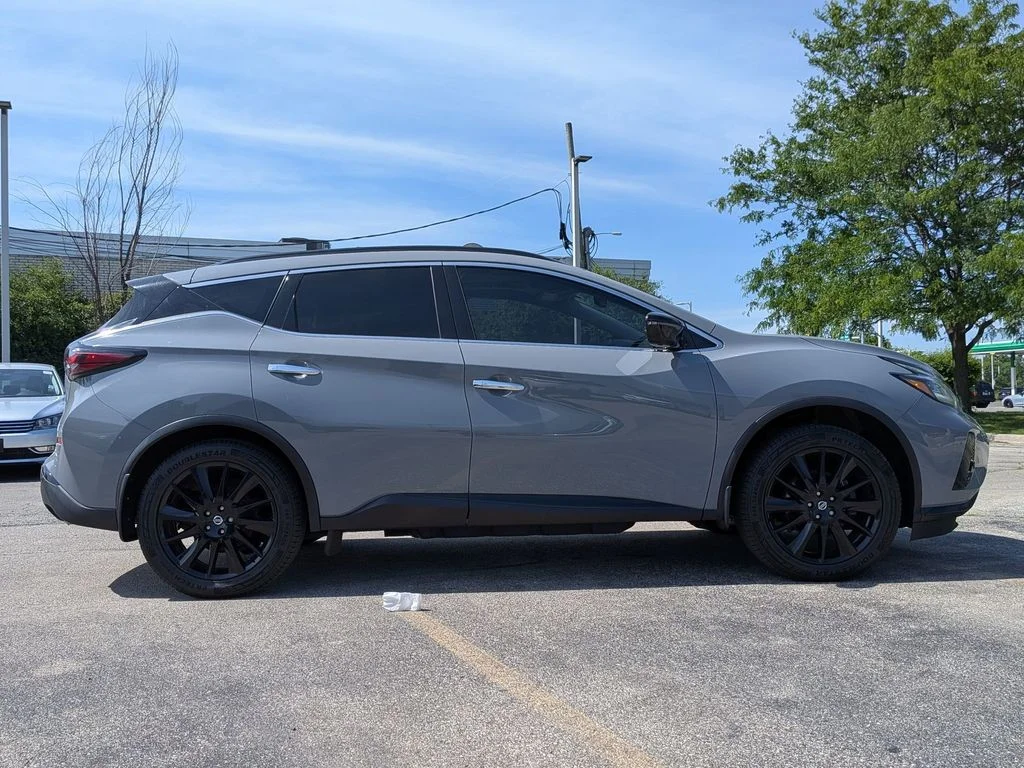Used 2021 Silver Nissan SL image 8