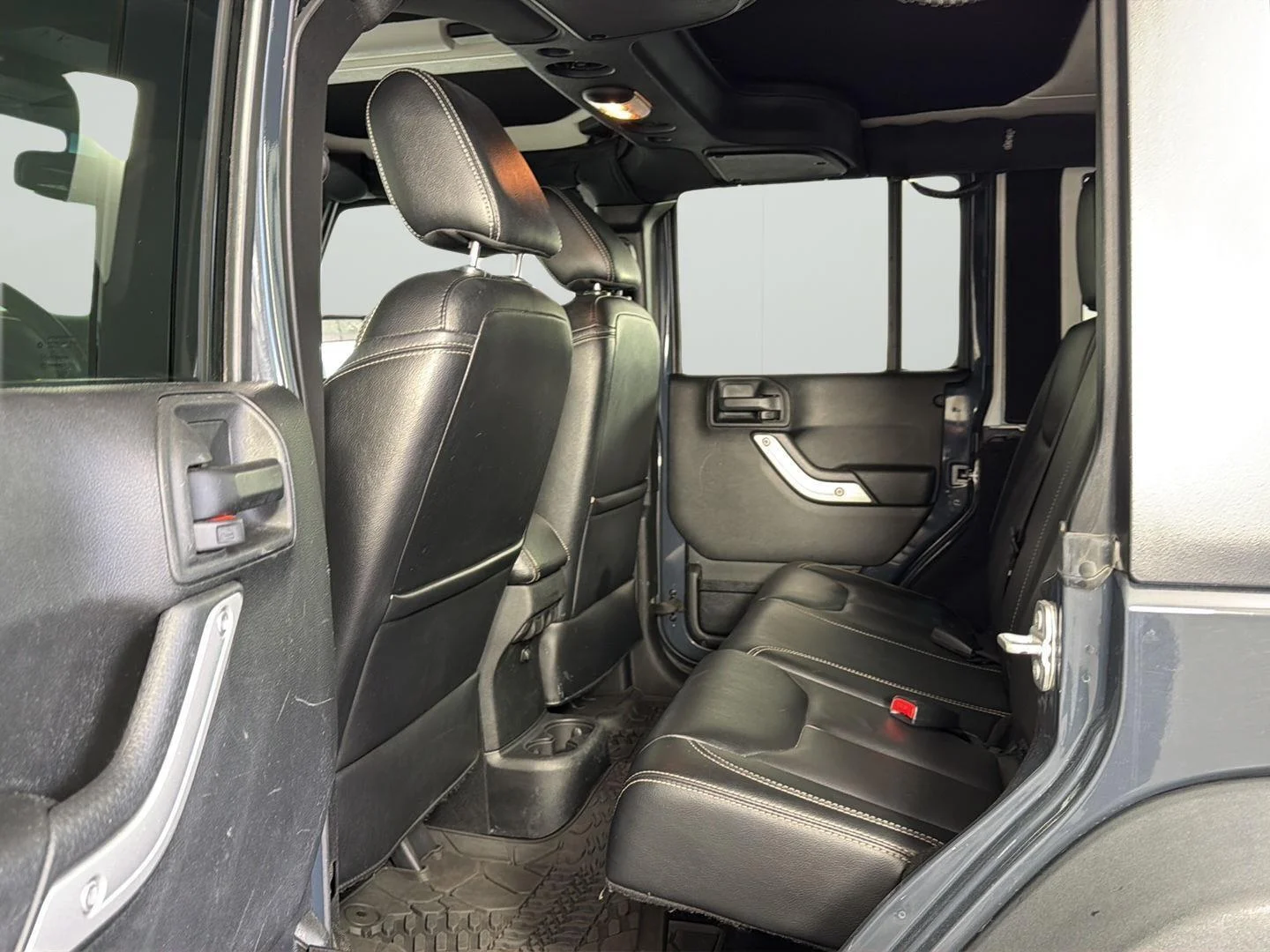 Used 2017 Rhino Clearcoat Jeep Rubicon Hard Rock image 20