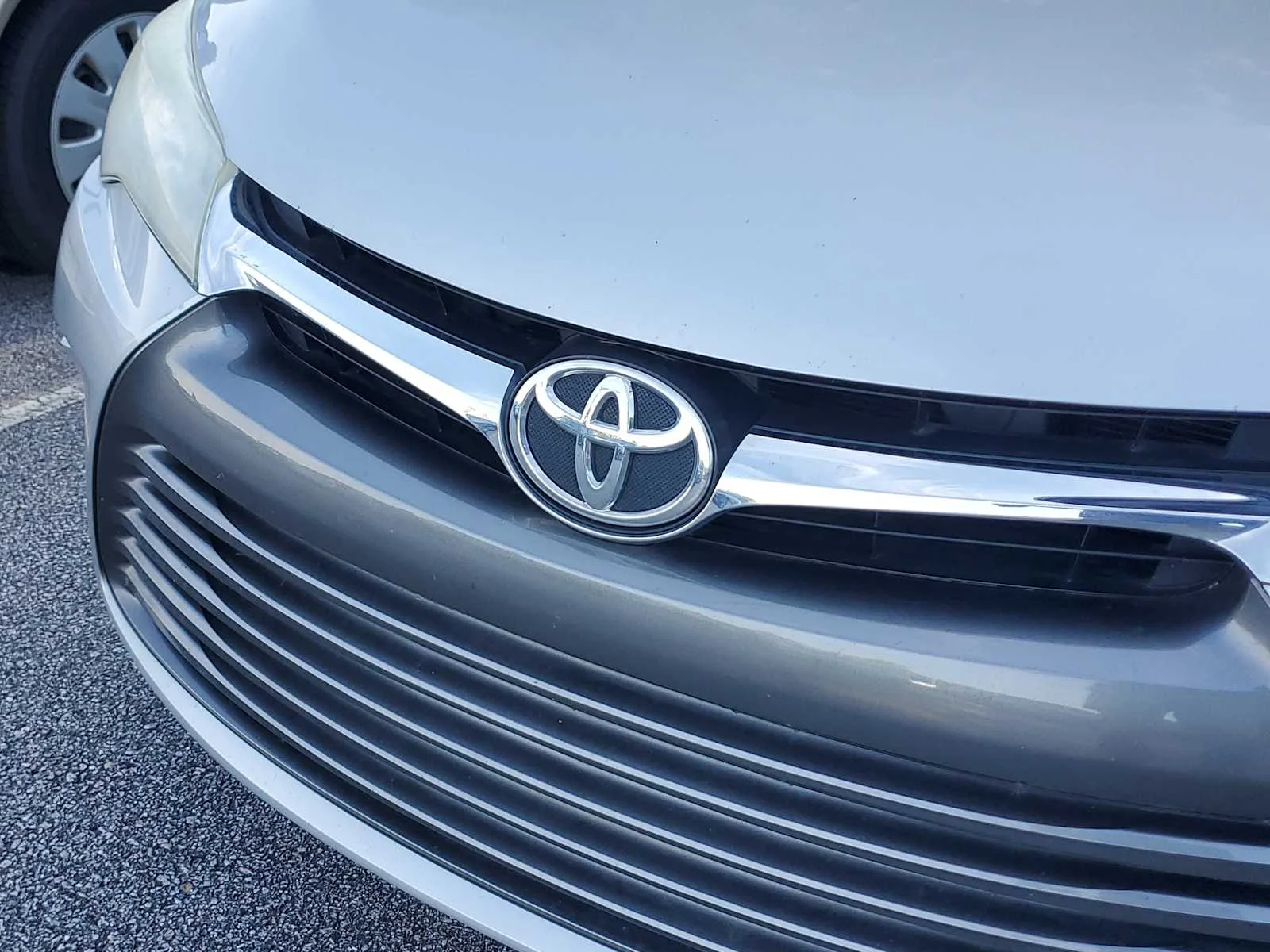 Used 2016 Celestial Silver Metallic Toyota XLE image 5