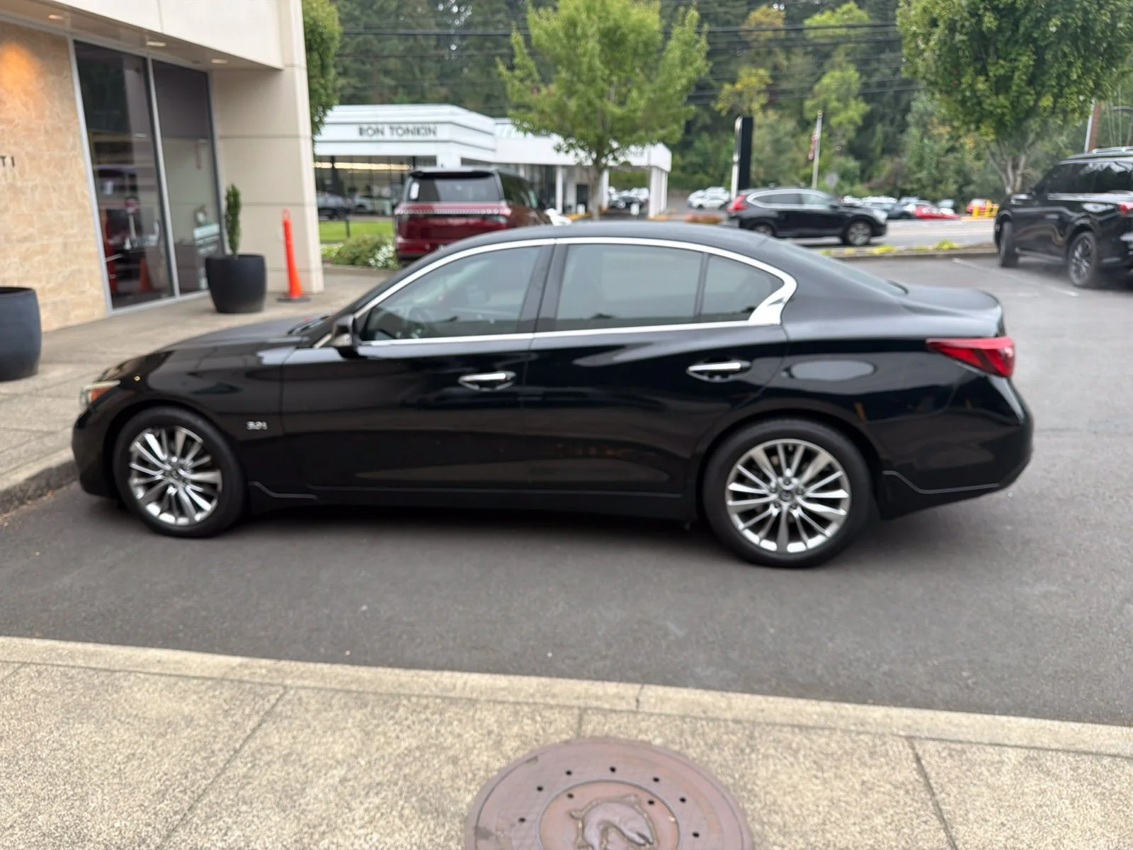Used 2018 Black INFINITI 3.0t LUXE image 11