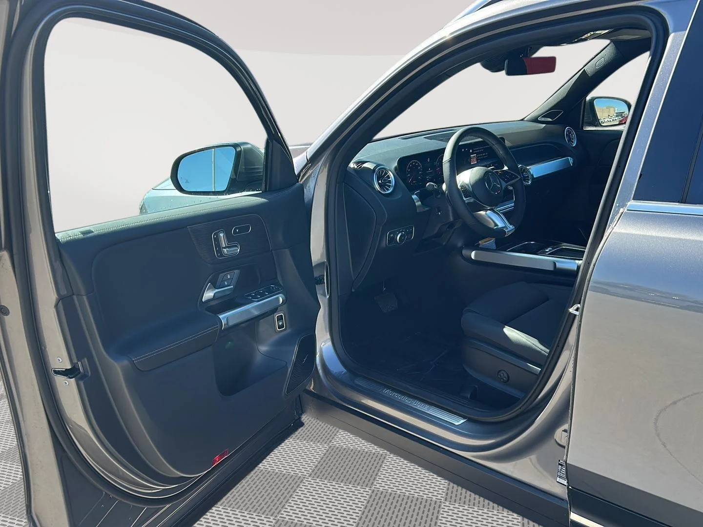 New 2026 Mountain Grey Metallic Mercedes-Benz GLB 250 image 11