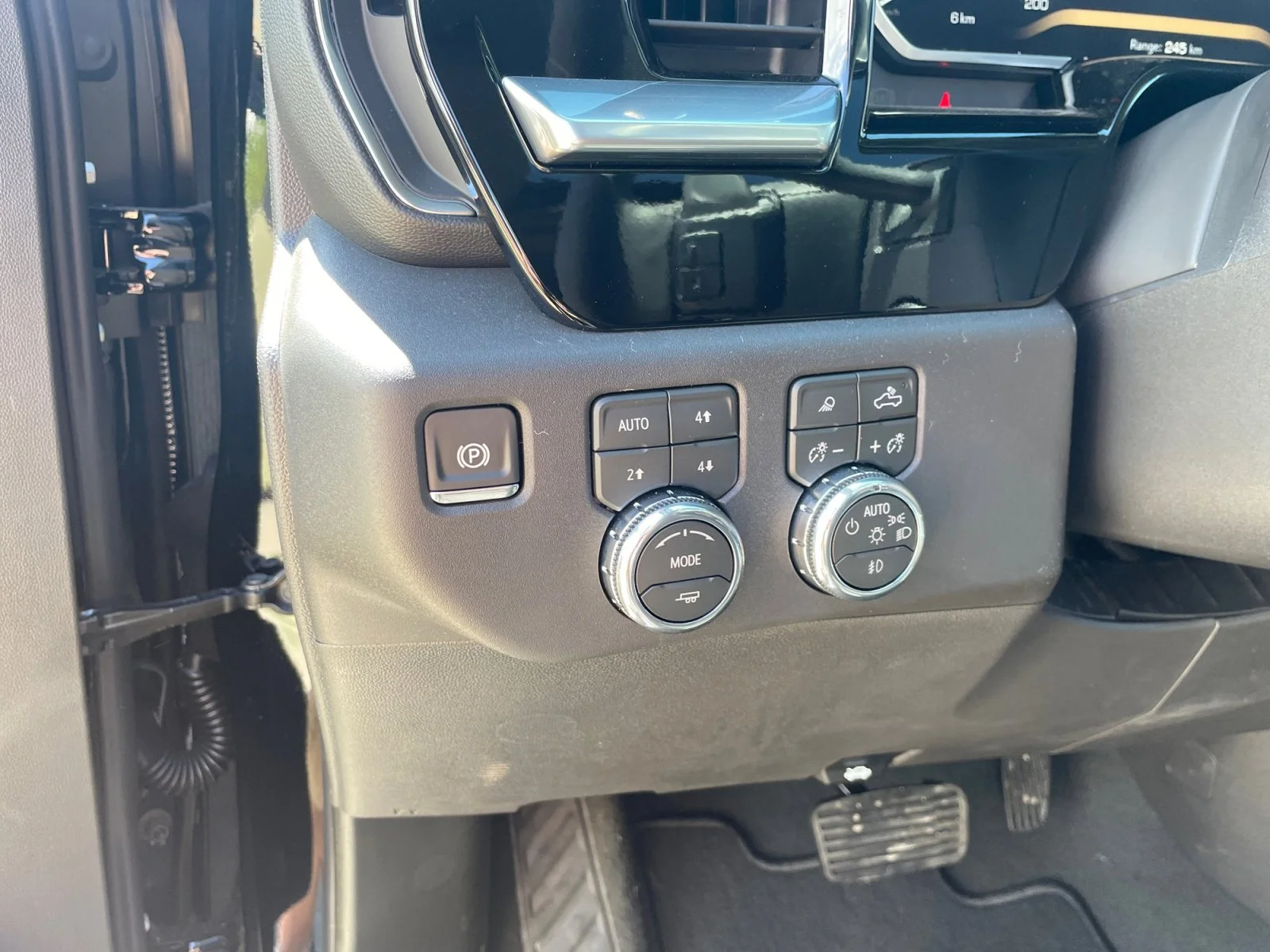 New 2026 Onyx Black GMC SLT image 16