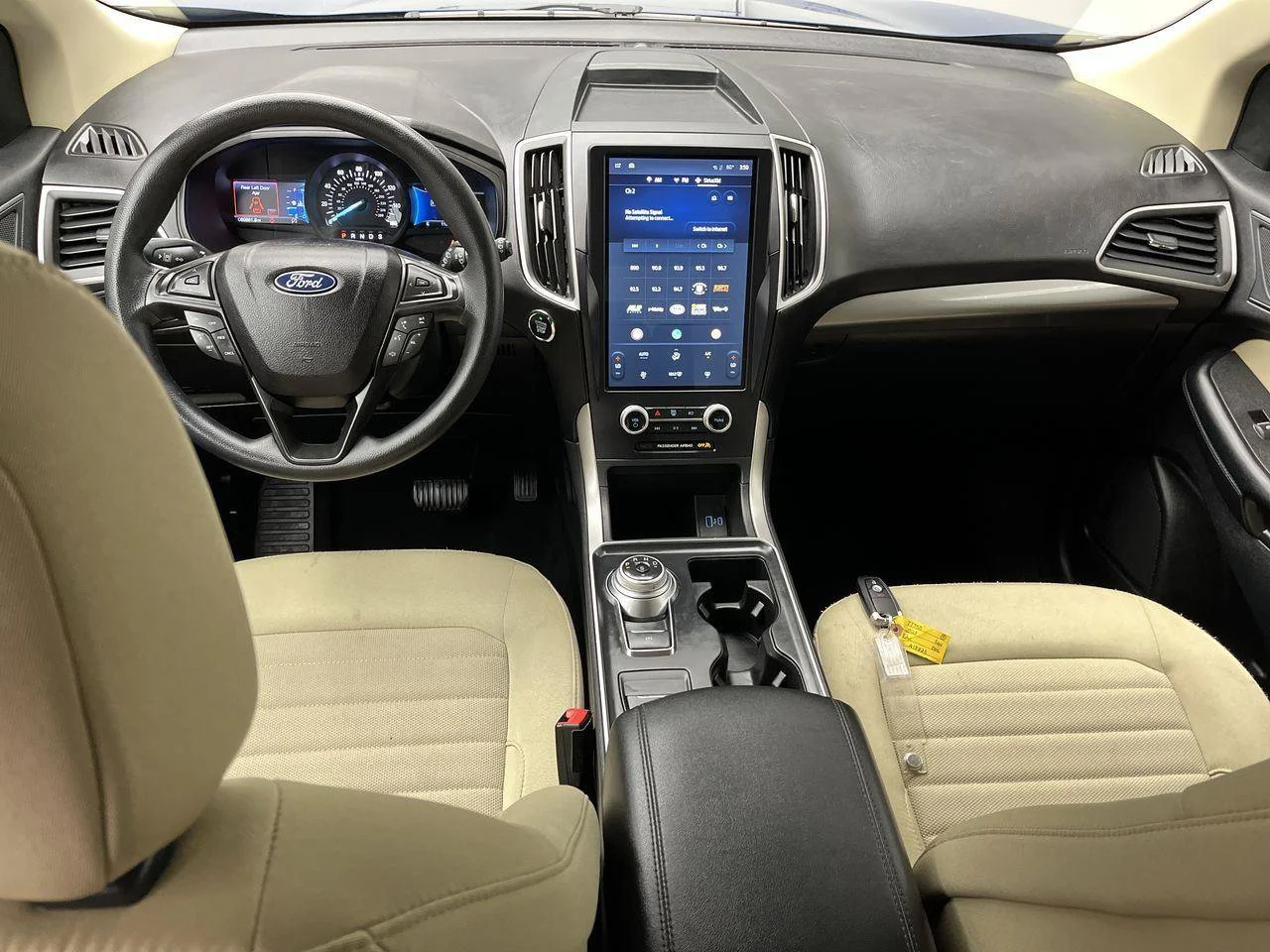 Used 2023 Blue Ford SE image 3