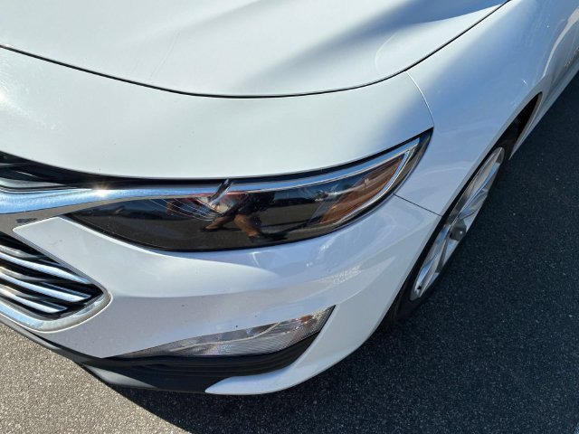 Used 2025 White Chevrolet LT image 10