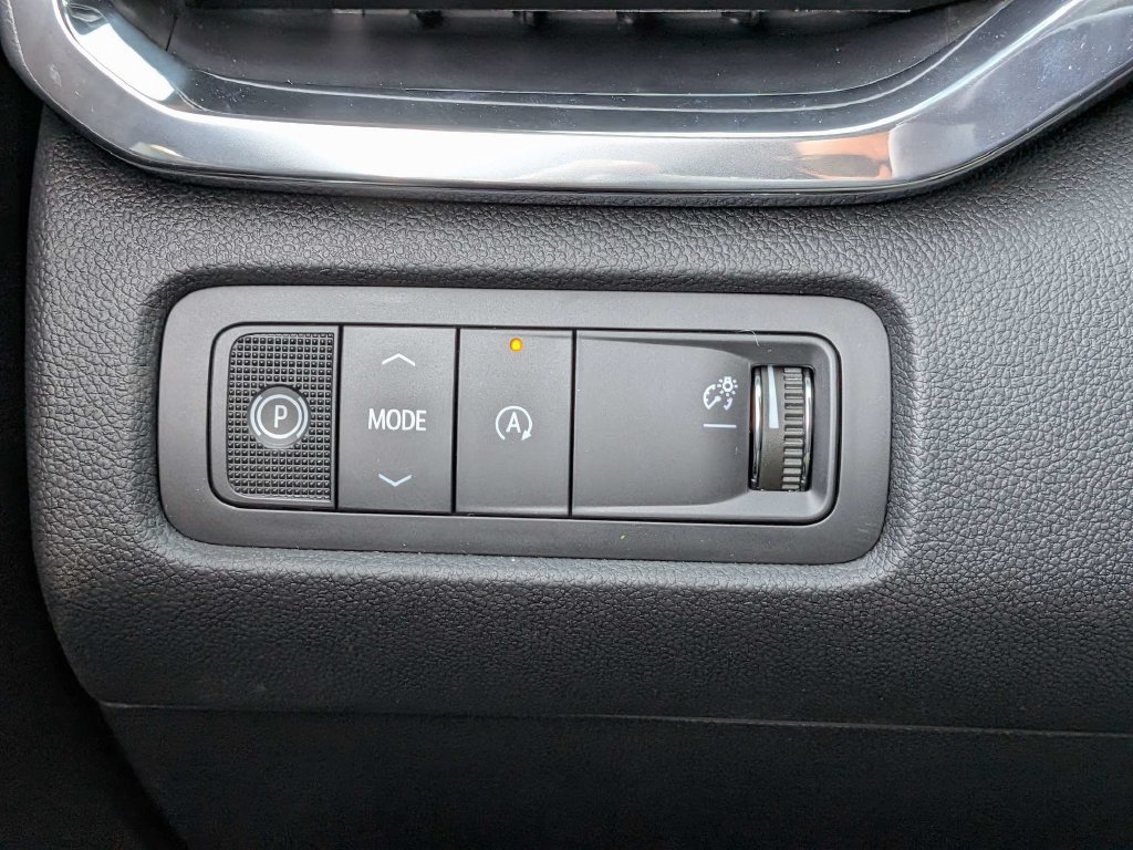 New 2027 Sterling Metallic GMC Elevation image 25