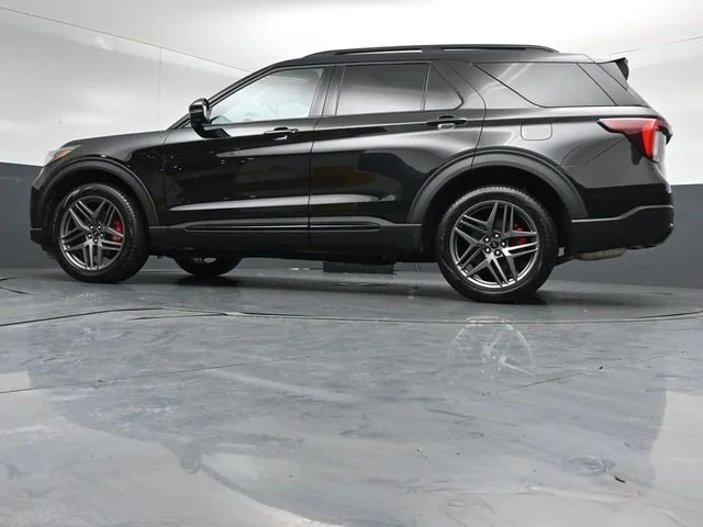 Certified Used 2025 Agate Black Metallic Ford ST-Line image 43