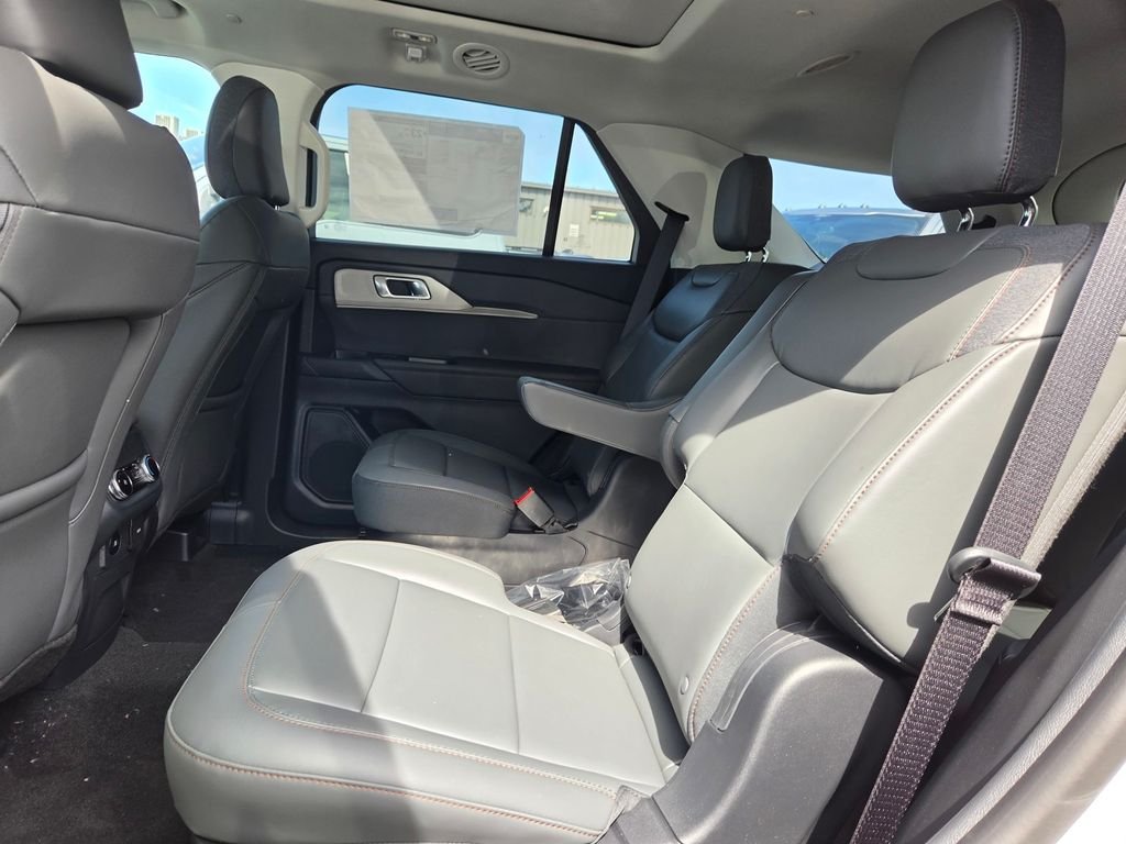 New 2026 Star White Metallic Tri-Coat Ford Active image 18