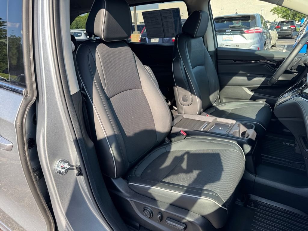 2025 Honda Odyssey Elite - Photo 18